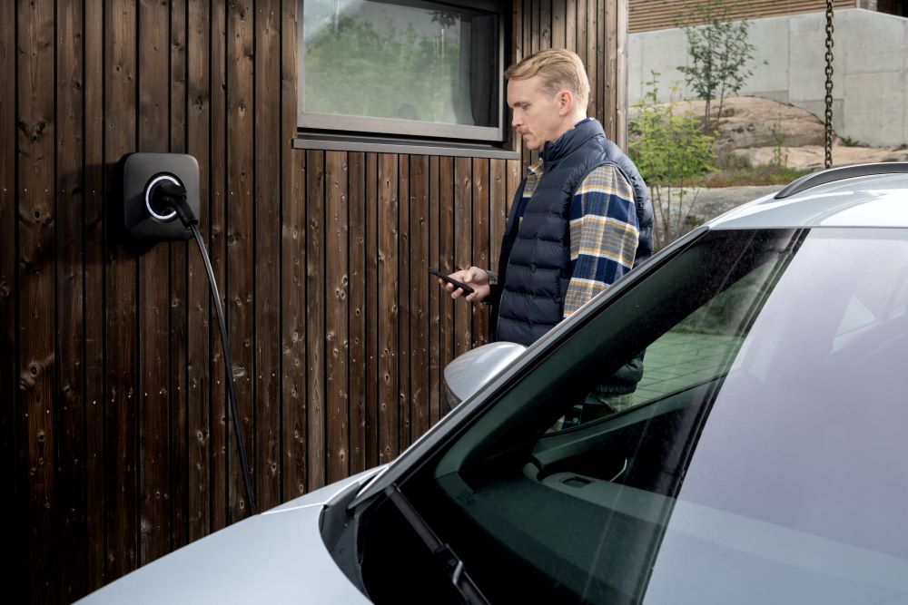 Latausasema Futurehome Charge EVSE 22kW valkoinen